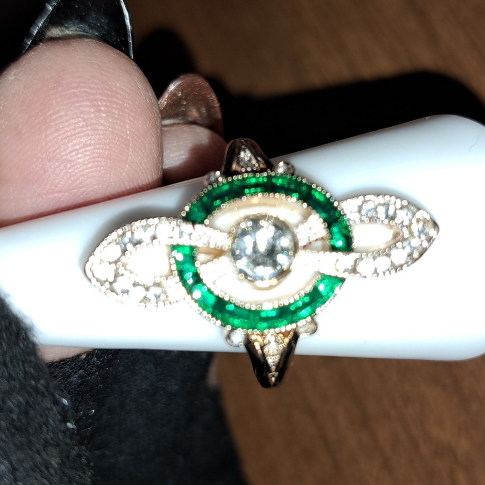 Elegant Gold and Green Ring 8 - Picture 2 of 2
